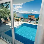 Castle (adults Only) 아파트 알란야